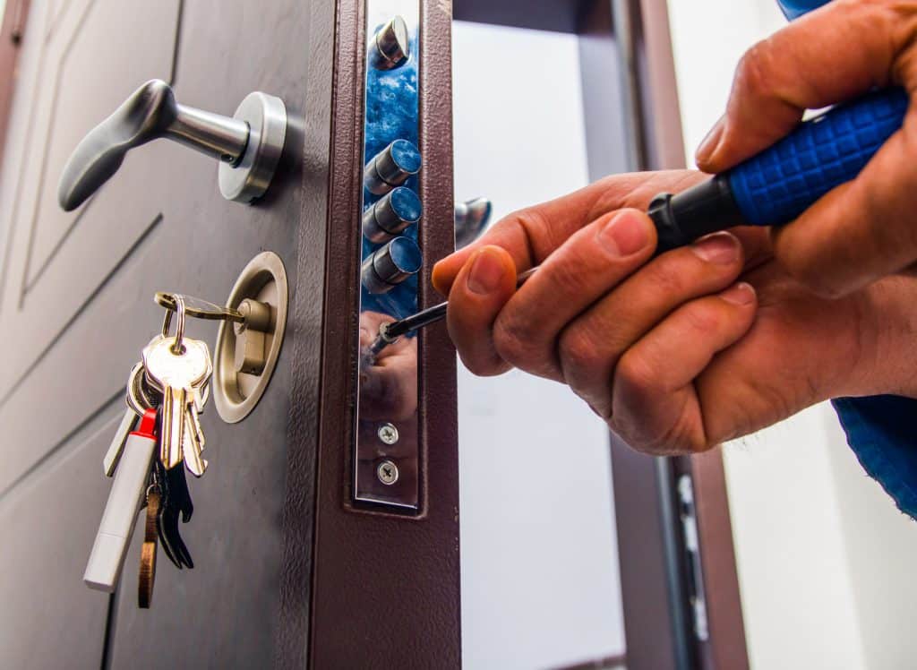 locksmith service open door